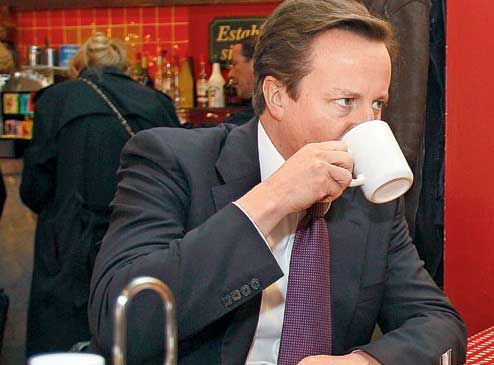 بريطانيا : توبيخ رئيس الوزراء لأنه تجاوز طابور المقهى 