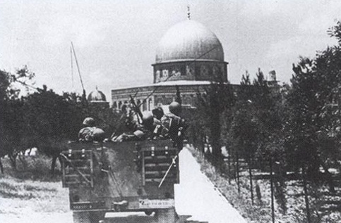 ضباط أردنيون يُشاركون في القدس المحتلة بذكرى عدوان 67 !