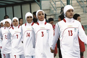 ترحيب خليجي بقرار السماح للاعبات بارتداء الحجاب