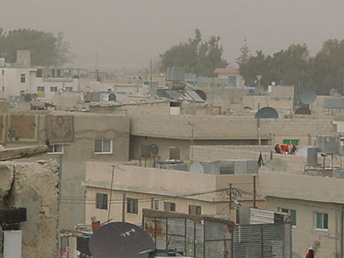 السماح ببناء طابق ثالث في المخيمات قريبا