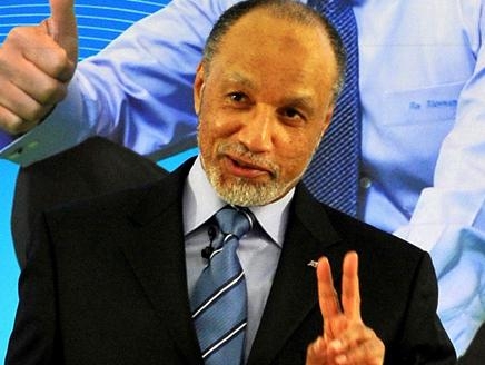 بن همام ينفي الشائعات ويؤكد بقاءه في منصبه