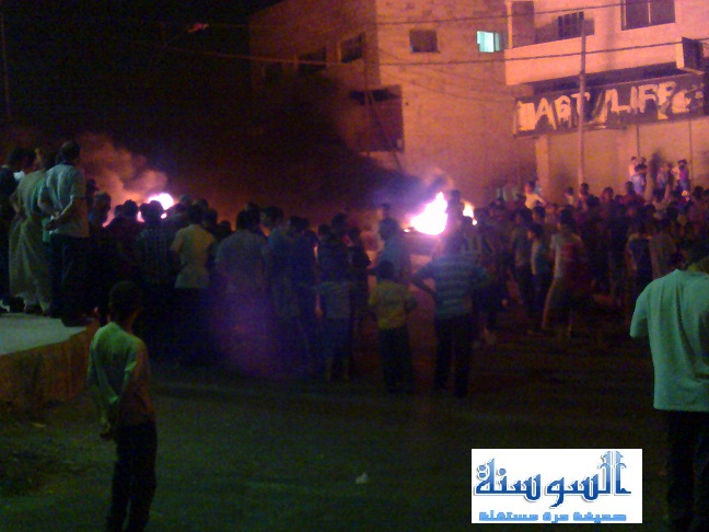 الدرك يفرق بالغاز مواطنين أغلقوا شارعا في اربد