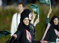 تعليقات طريفة على أول مشاركة نسائية سعودية في افتتاح الاولمبياد