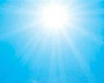 طقس حار نسبيا الى حار
