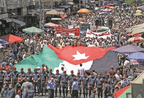 إصلاحات طفيفة مقابل استحقاقات كبرى للحكومة