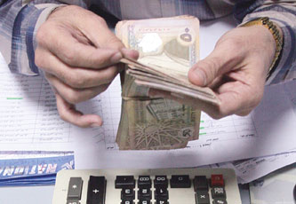 صرف أكثر من مليون دينار لــ526 معلما ومعلمة