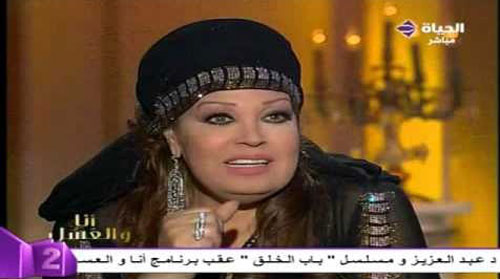 فيفي عبده : حجيت 3 مرات وأديت 15 عمرة - فيديو