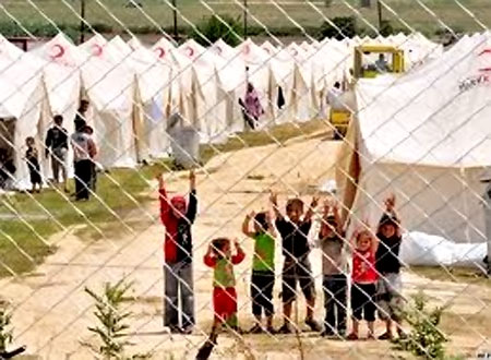 وصول اول قافلة اغاثة سعودية للاجئين السوريين في الاردن 