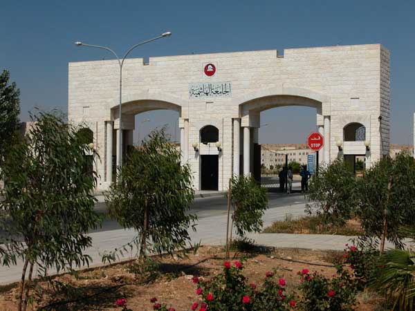 اقبال كبير من الطلبة على كلية الأمير الحسين في الهاشمية