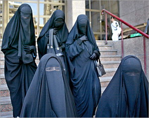 مجمع البحوث الإسلامية يؤيد رسميا قرار طنطاوي بحظر النقاب