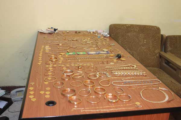 حارس منزل يسرق مصاغا ذهبيا بـ 300 الف دينار