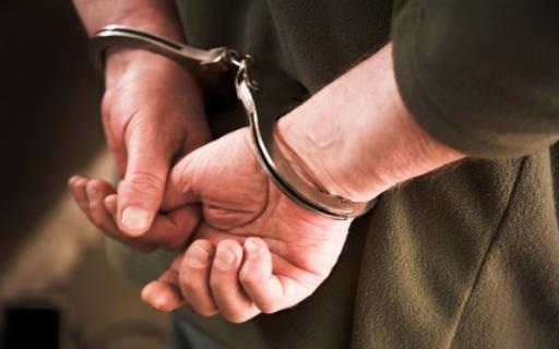 الشرطة تلقي القبض على شخصين سرقا 22 الف دينار