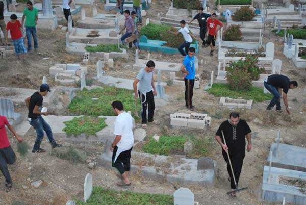 حملة نظافة في مقابر كفر راكب