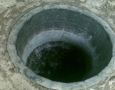 وفاة طفل اثر سقوطه داخل حفرة مياه عادمه