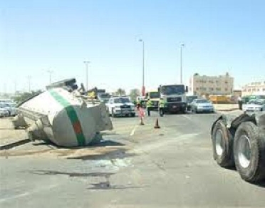 تدهور صهريج محمل بالبنزين في منطقة الحزام بعمان