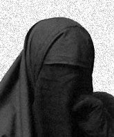 القبض على امرأة منقبة تبيع جبنة فاسدة لمحال تجارية في اربد ظهر اليوم 