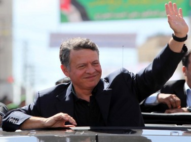 هاتريك فان بيرسي يقود المان لفوز ثمين في البريمرليج