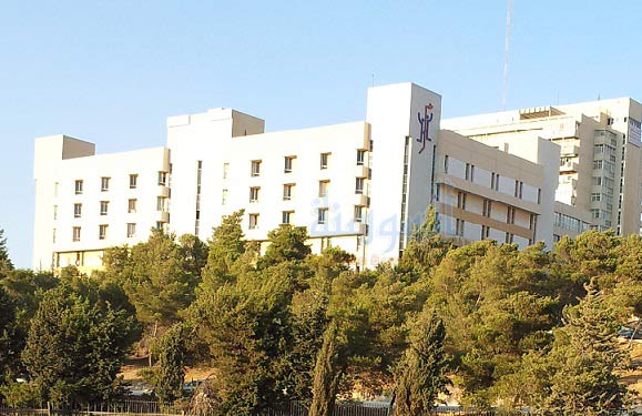 عنف وتكسير بمستشفى الجامعة بعد وفاة تهاني