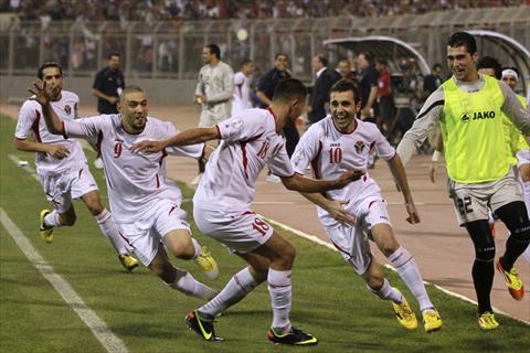 لاعبو منتخب النشامى يتسلمون مكافآت الفوز على استراليا