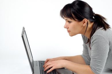 الإنترنت عند المرأة العربية ..  ألعاب وتسوق وصور وفيديوهات