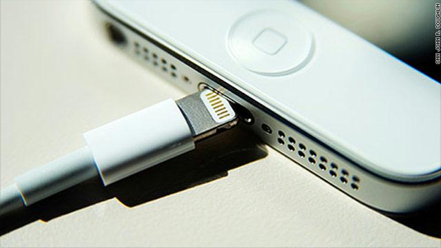 أبل تزود هواتف أي فون 5 بشاحن صعب التقليد