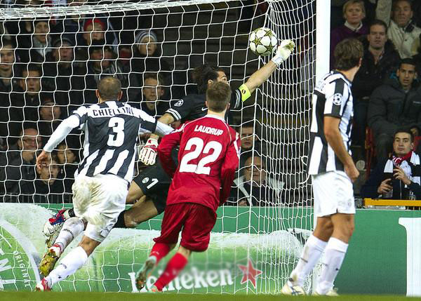 يوفنتوس يفلت من الهزيمة ويتعادل نورشيلاند في دوري أبطال أوروبا 