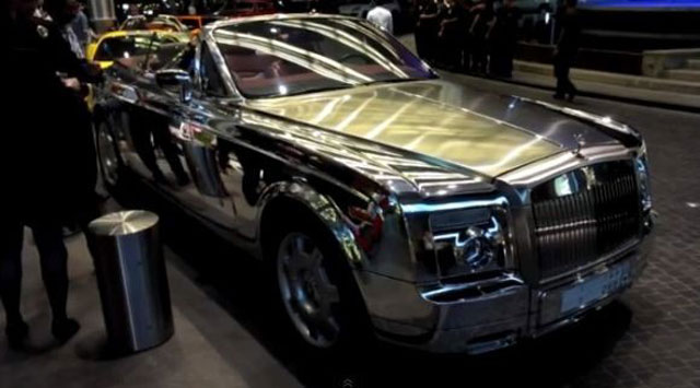 سعودي يستعرض بسيارة فانتوم في دبي  ..  فيديو