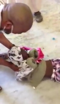 بالفيديو  ..  كشف خداع متسولة خلال الحج