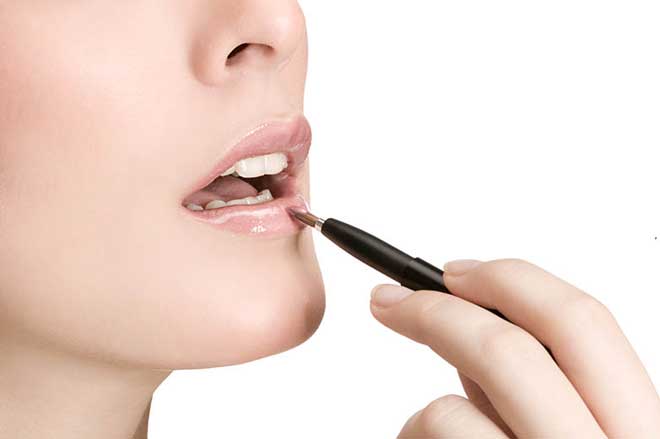 مستحضرات التجميل تسرع سن اليأس