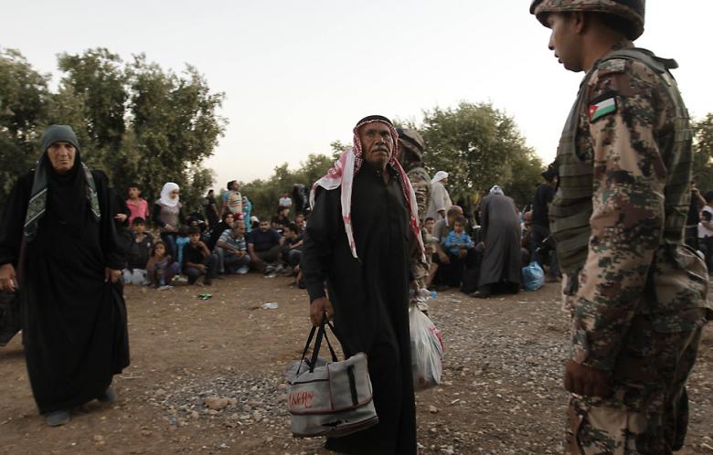 حرس الحدود الاردني يستقبل 1169 لاجئا سوريا 