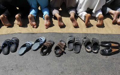 لص أحذية المصلين في قبضة الامن