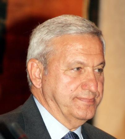 هذا الرئيس  ..  والافضل لك ان لا تفهم