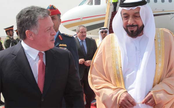 الملك والشيخ خليفة يبحثان تطورات الأوضاع بسوريا