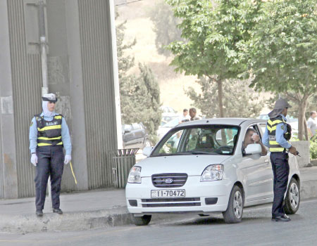 طعن رقيب سير في تلاع العلي