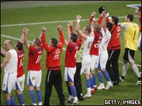 تأهل اليونان والتشيك ورومانيا لنهائيات أوروبا