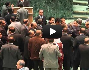 بالفيديو  ..  شاهد ام المعارك في مجلس النواب