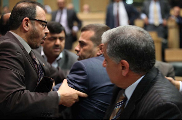 بالصور  ..  كلمة النسور التي اثارت معارك النواب