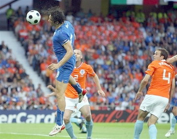 امم اوروبا : هولندا تتألق وتهزم ايطاليا 3- صفر 