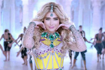 كليب غريبة هالدني بداية عصرية لنوال  .. فيديو