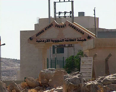 النائب العبادي يسأل عن رواتب موظفي الهيئة النووية