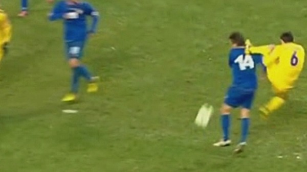لاعب كونغ فو ..  في مباراة كرة قدم!