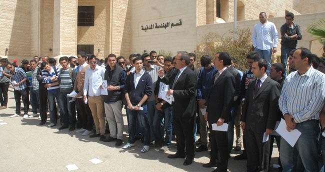  طلبة الجامعة الهاشمية ينظمون وقفة احتجاجية ضد العنف الجامعي