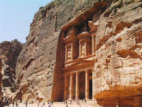 مساواة العرب بالمواطنين برسوم دخول المواقع الاثرية