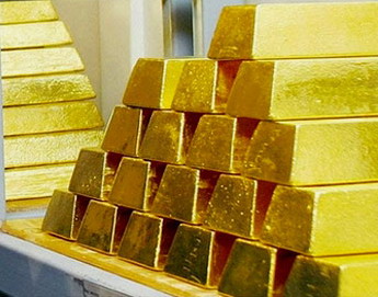 الذهب يتراجع 1 % إلى أدنى مستوى في أسبوع