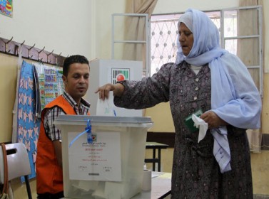 اغلاق صناديق الاقتراع ومخالفات بالجملة