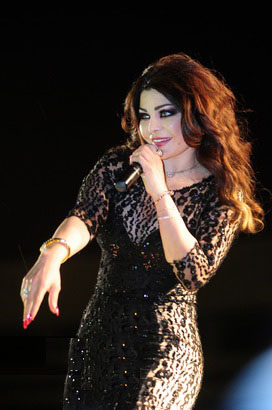 هيفاء وهبي باطلالة مثيرة في ابوظبي