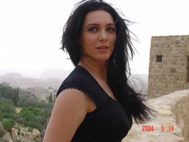 سلاف فواخرجي تدافع عن جرائم الأسد بفيلم جديد