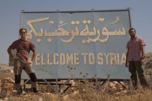 بريطانيا تنتشر على الحدود السورية