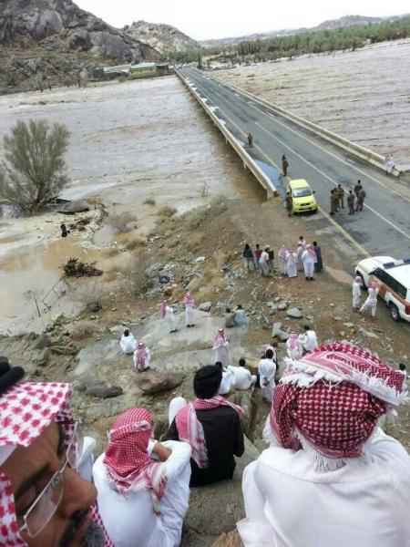ارتفاع عدد ضحايا السيول الى 24  قتيلا بالسعودية 