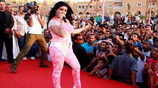 اطلالة مروة تسبب لها التحرش في حفل شم النسيم - صور
